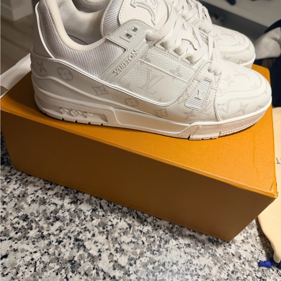 Louis Vuitton Monogram White Sneakers - Picture 5 of 6